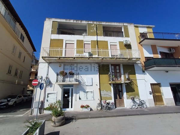 locale commerciale in vendita a Patti