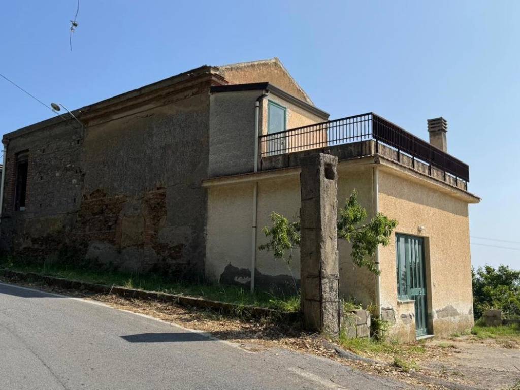 casa indipendente in vendita a Patti in zona Sorrentini