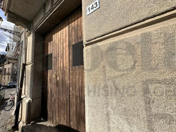 locale commerciale in vendita a Patti