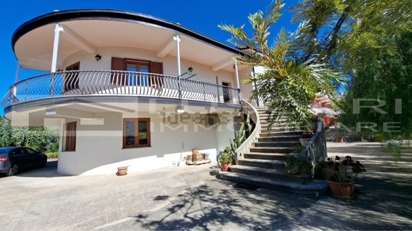 casa indipendente in vendita a Patti in zona Tindari