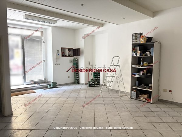 locale commerciale in vendita a Patti