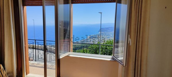 appartamento in vendita a Patti in zona Sorrentini