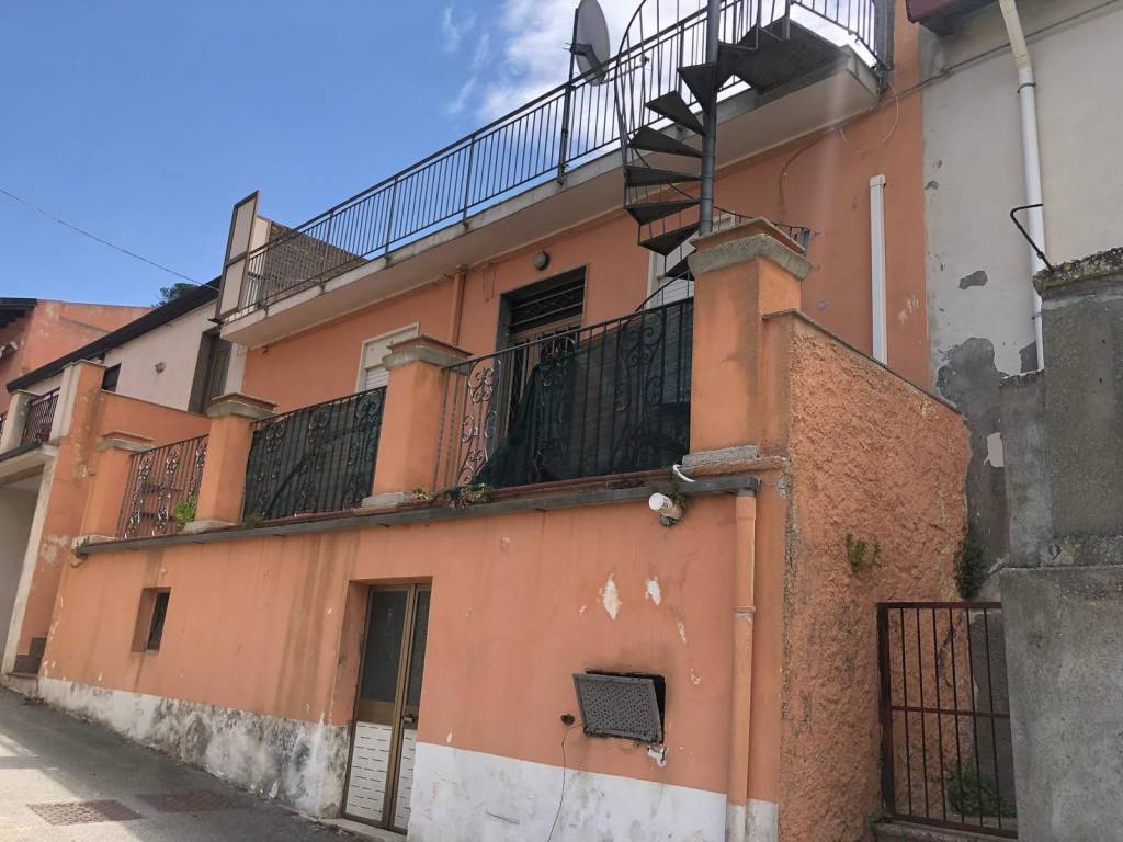 casa indipendente in vendita a Patti in zona Tindari