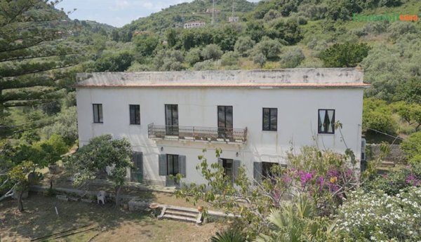 casa indipendente in vendita a Patti