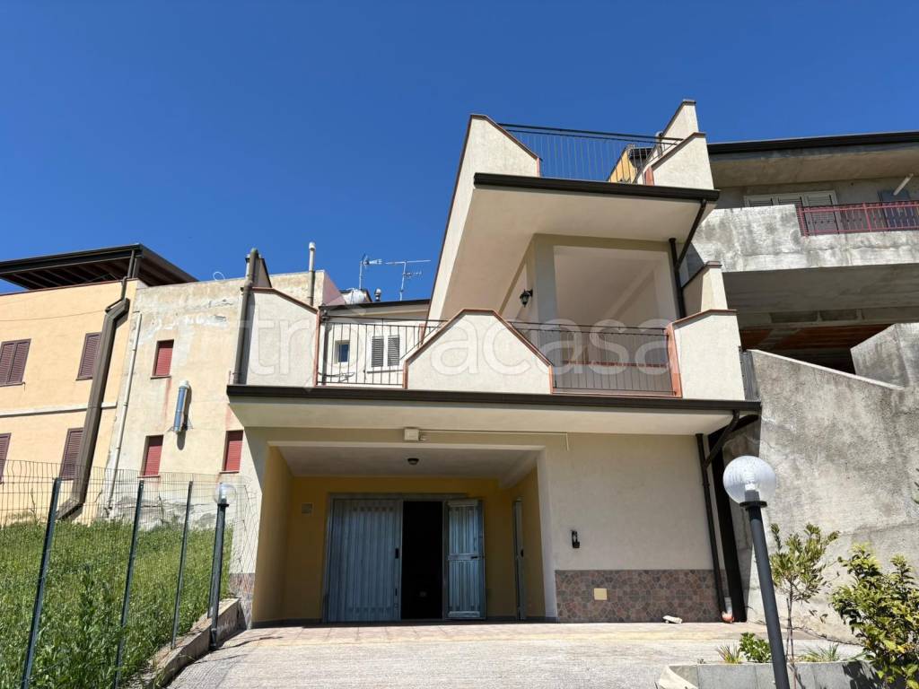 casa indipendente in vendita a Patti in zona Gallo