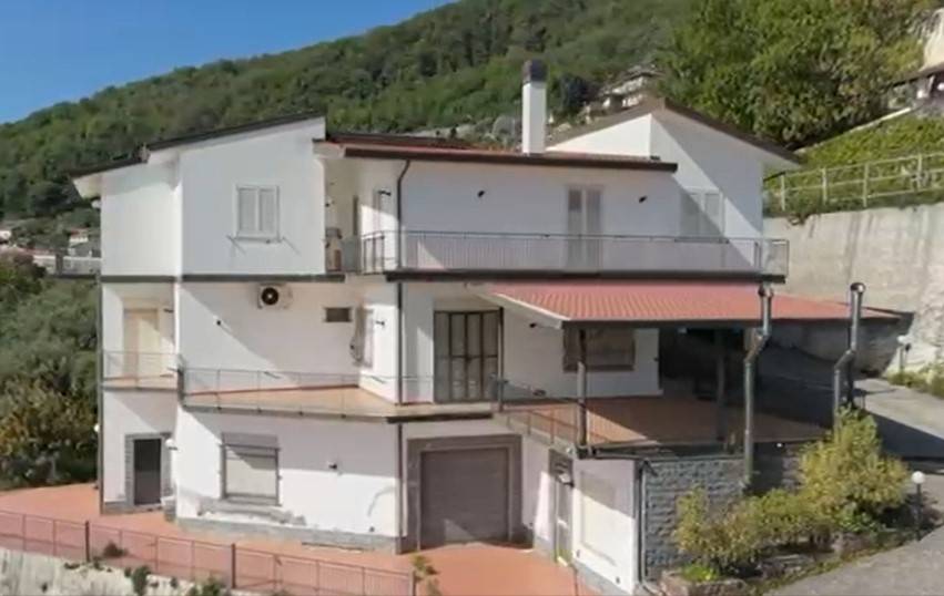 casa indipendente in vendita a Patti in zona Sorrentini