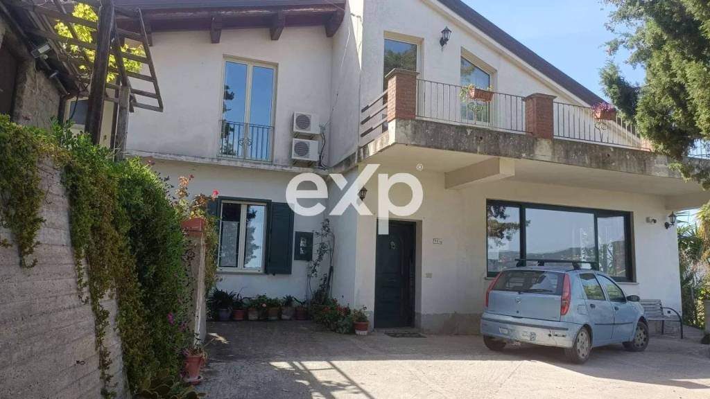 casa indipendente in vendita a Patti in zona Scarpiglia