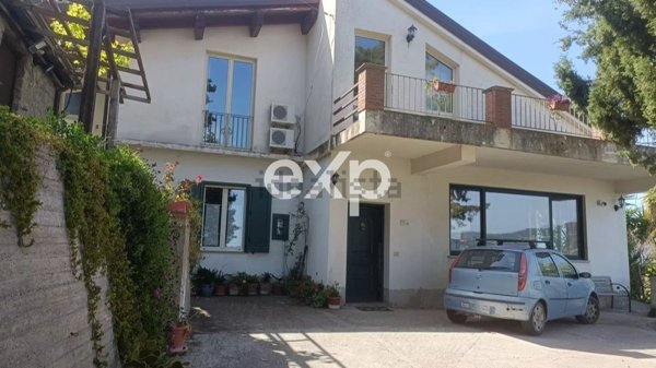 casa indipendente in vendita a Patti in zona Scarpiglia