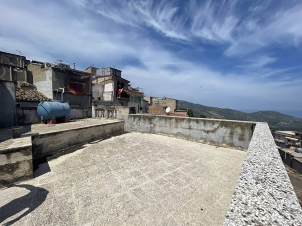 casa indipendente in vendita a Pettineo