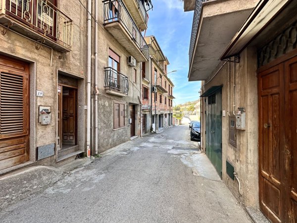 casa indipendente in vendita a Pettineo