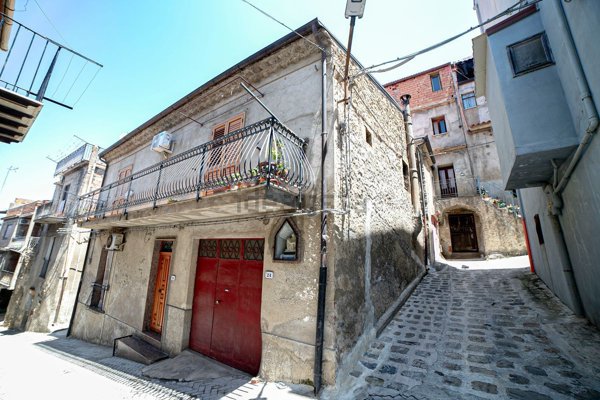 casa indipendente in vendita a Pettineo
