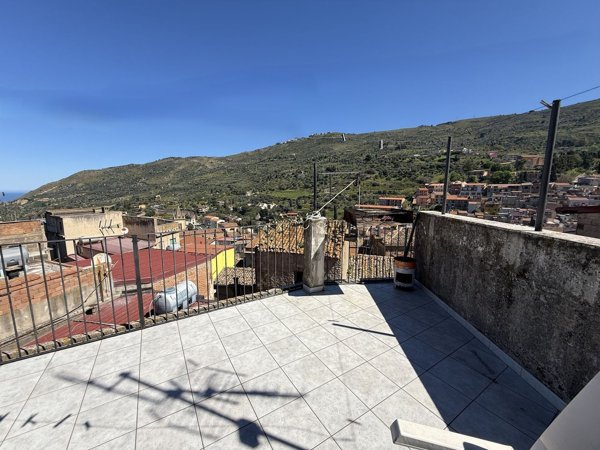 casa indipendente in vendita a Pettineo