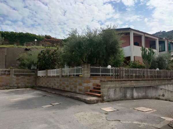 casa indipendente in vendita a Piraino