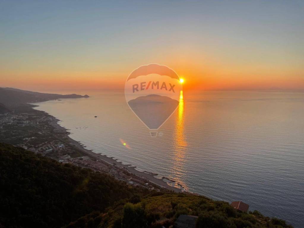 intera palazzina in vendita a Piraino in zona Gliaca