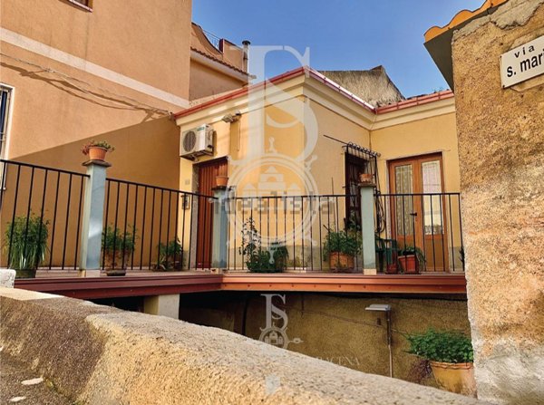 casa indipendente in vendita a Piraino in zona Fiumara