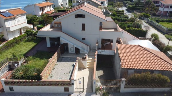 casa indipendente in vendita a Piraino