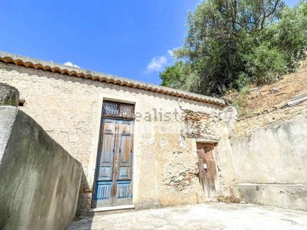 casa indipendente in vendita a Piraino
