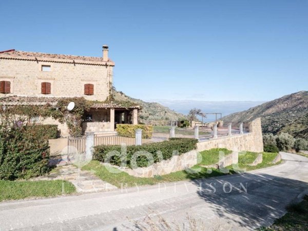 casa indipendente in vendita a Reitano
