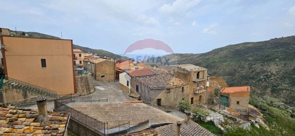 casa indipendente in vendita a Reitano