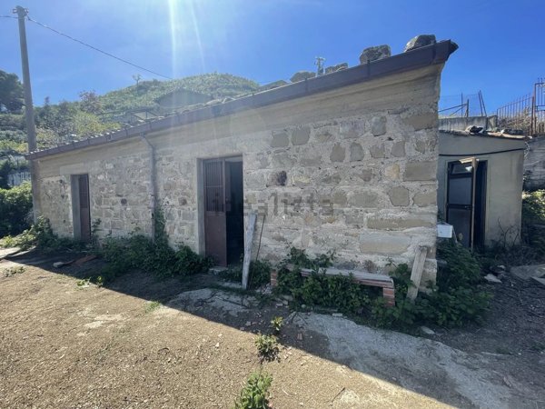 casa indipendente in vendita a Reitano