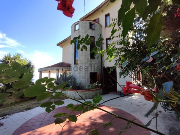 casa indipendente in vendita a Reitano