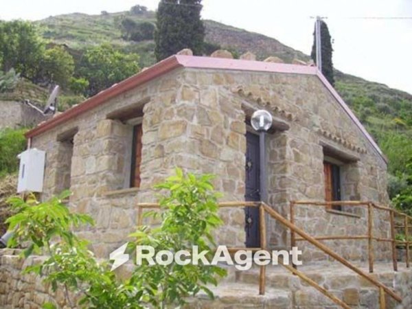 casa indipendente in vendita a Reitano