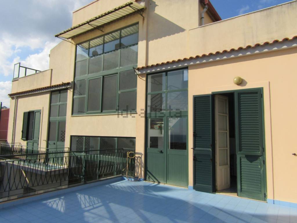 intera palazzina in vendita a Roccalumera