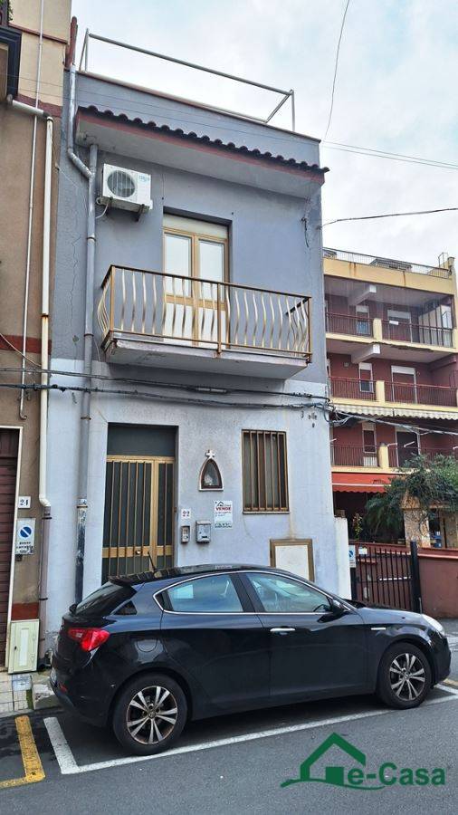 casa indipendente in vendita a Roccalumera