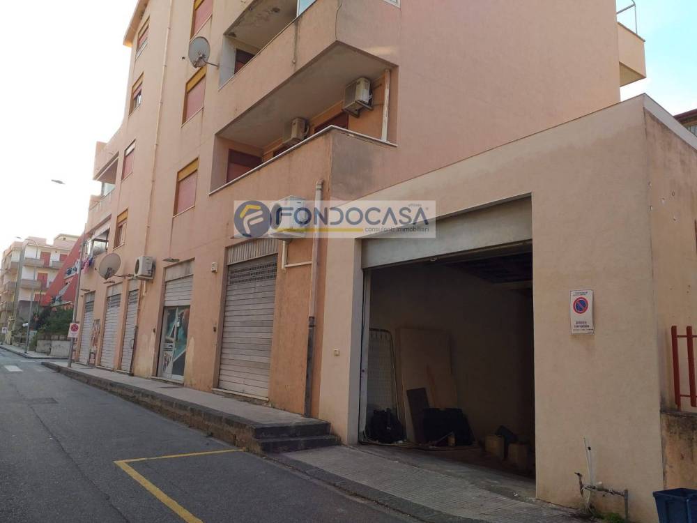 locale commerciale in vendita a Roccalumera