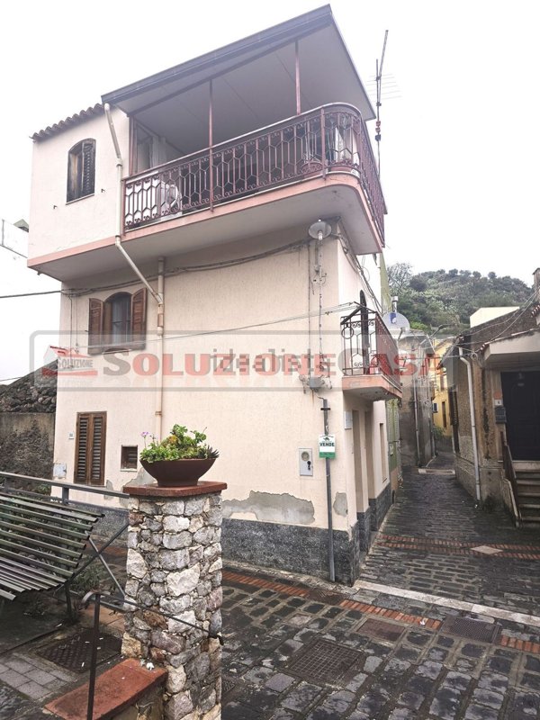 casa indipendente in vendita a Roccalumera in zona Allume