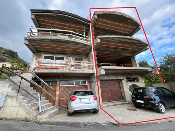 casa indipendente in vendita a Roccalumera in zona Sciglio