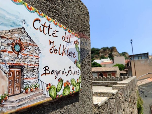 casa indipendente in vendita a Roccalumera in zona Allume