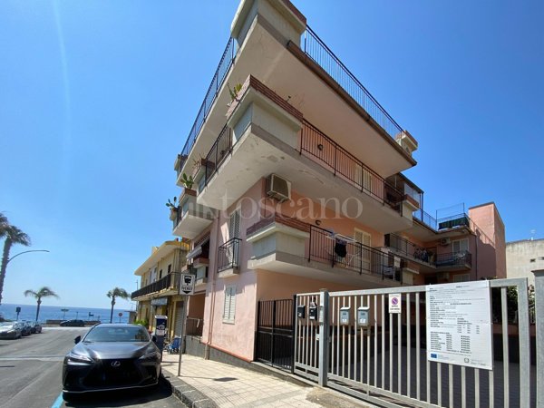 appartamento in vendita a Roccalumera in zona Allume