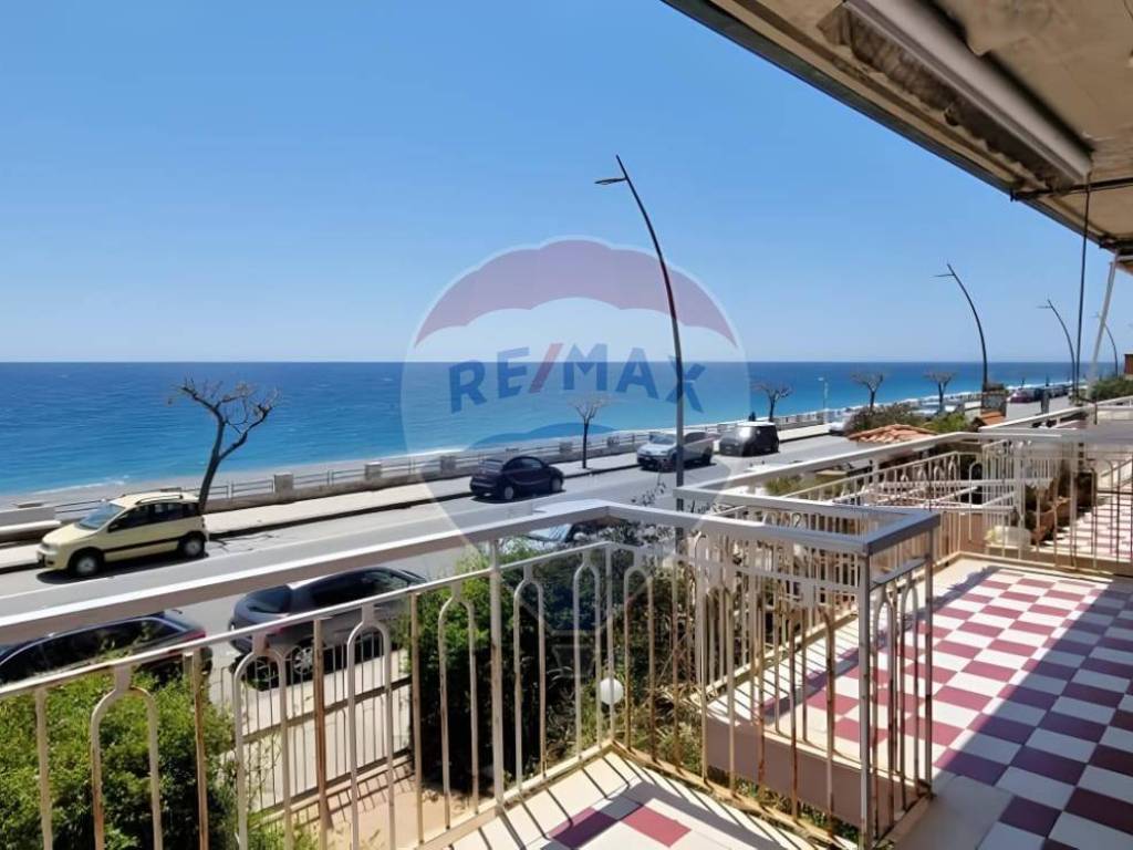 appartamento in vendita a Roccalumera