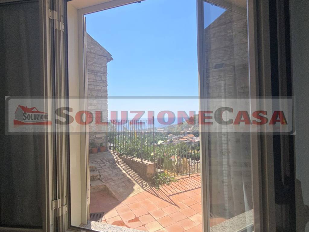 casa indipendente in vendita a Roccalumera in zona Allume