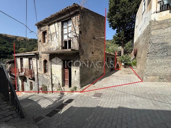 quadrivano in vendita a Roccalumera in zona Allume