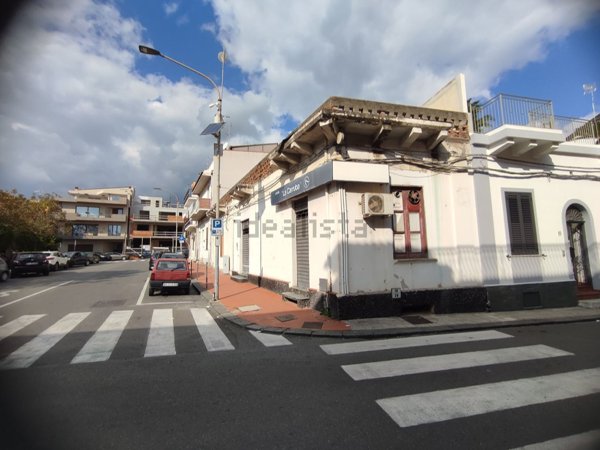 locale commerciale in vendita a Roccalumera