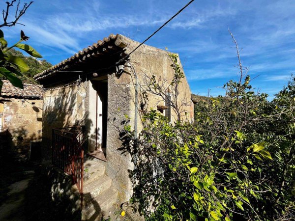 casa indipendente in vendita a Roccalumera in zona Sciglio
