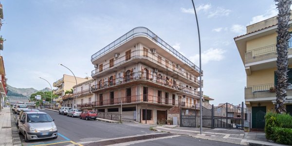 appartamento in vendita a Roccalumera in zona Allume