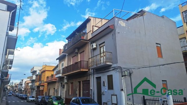 intera palazzina in vendita a Roccalumera