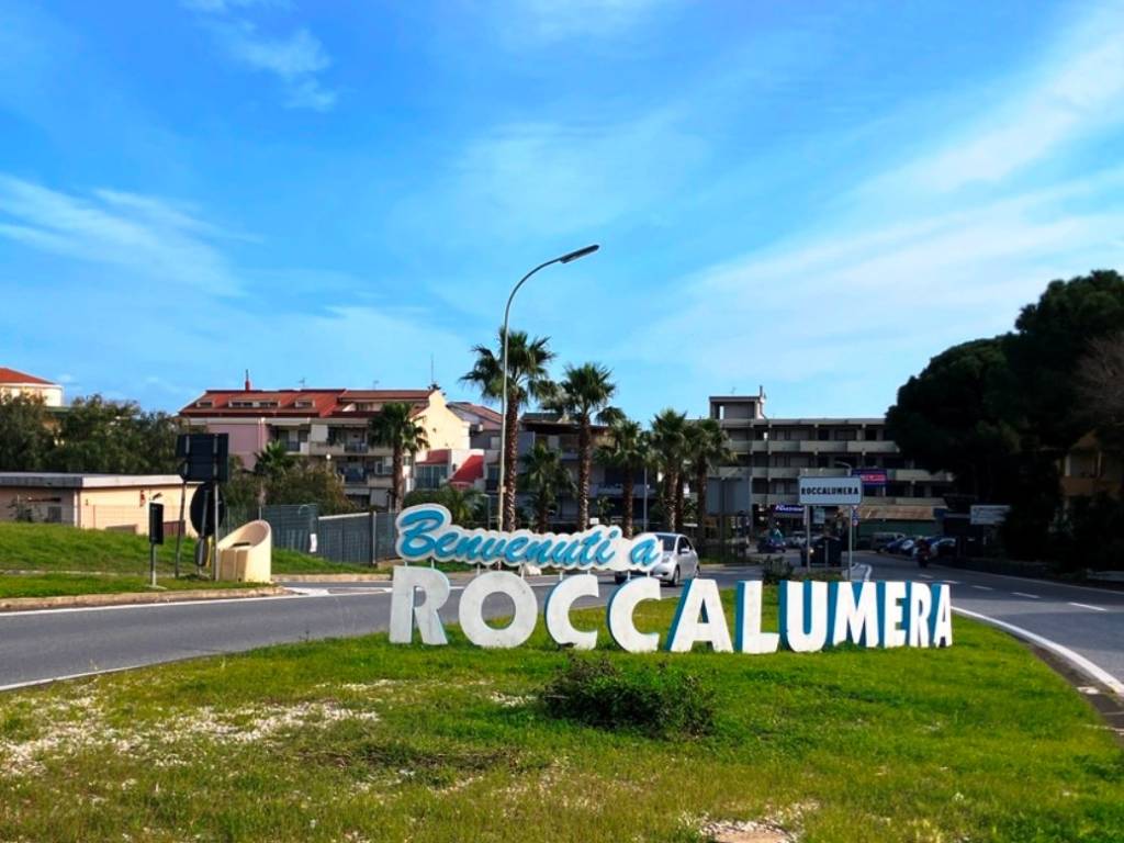 intera palazzina in vendita a Roccalumera