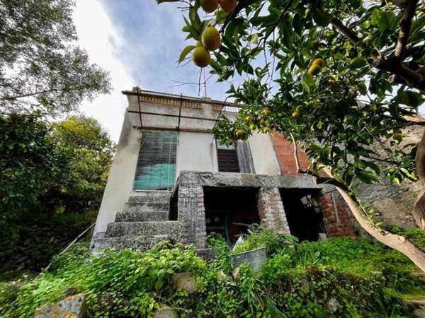 casa indipendente in vendita a Roccalumera in zona Sciglio
