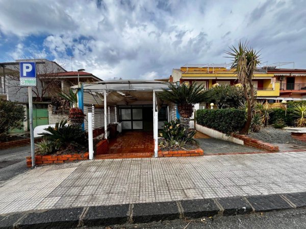 negozio in vendita a Roccalumera