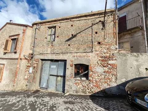 rudere in vendita a Roccavaldina