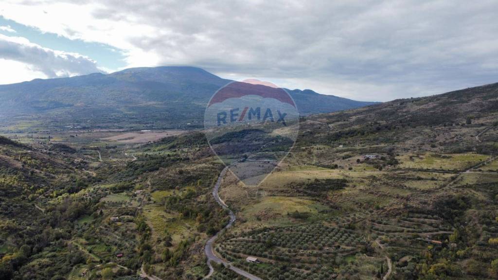terreno agricolo in vendita a Roccella Valdemone