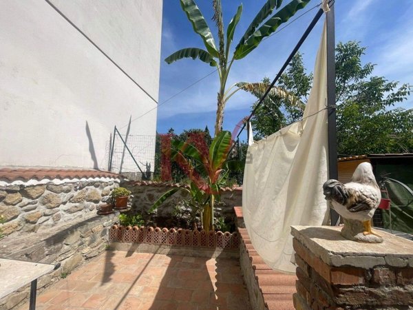 casa indipendente in vendita a Rodì Milici in zona Porticato