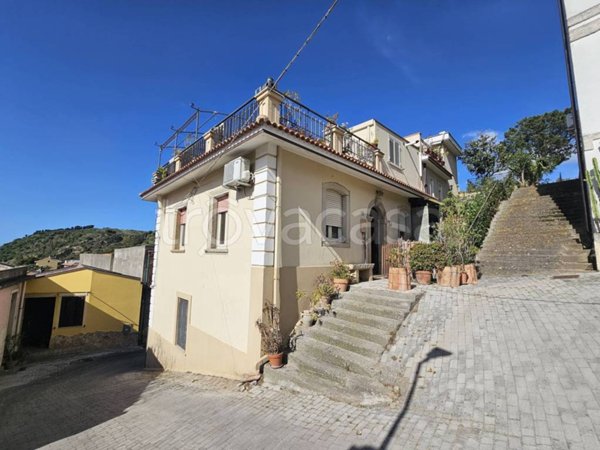 casa indipendente in vendita a Rodì Milici in zona Porticato