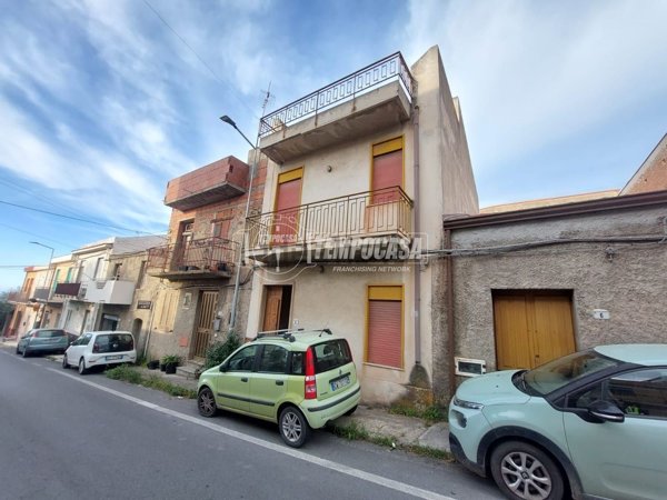 casa semindipendente in vendita a Rodì Milici in zona Porticato