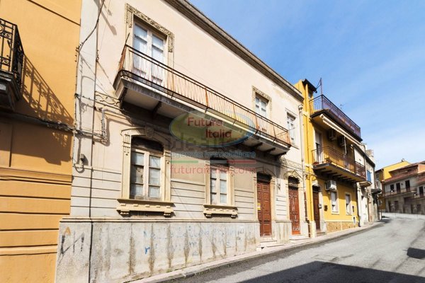 casa indipendente in vendita a Rodì Milici in zona Porticato