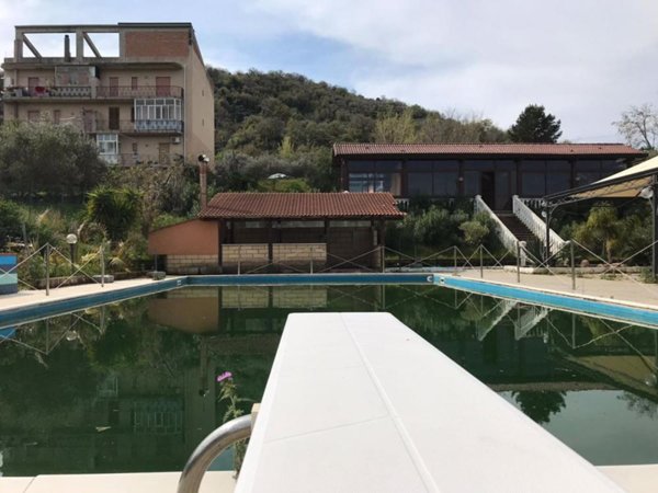 casa indipendente in vendita a Rodì Milici in zona Porticato